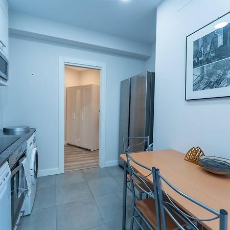 Valdecilla Center Apartment ซานตานเดร์ ภายนอก รูปภาพ