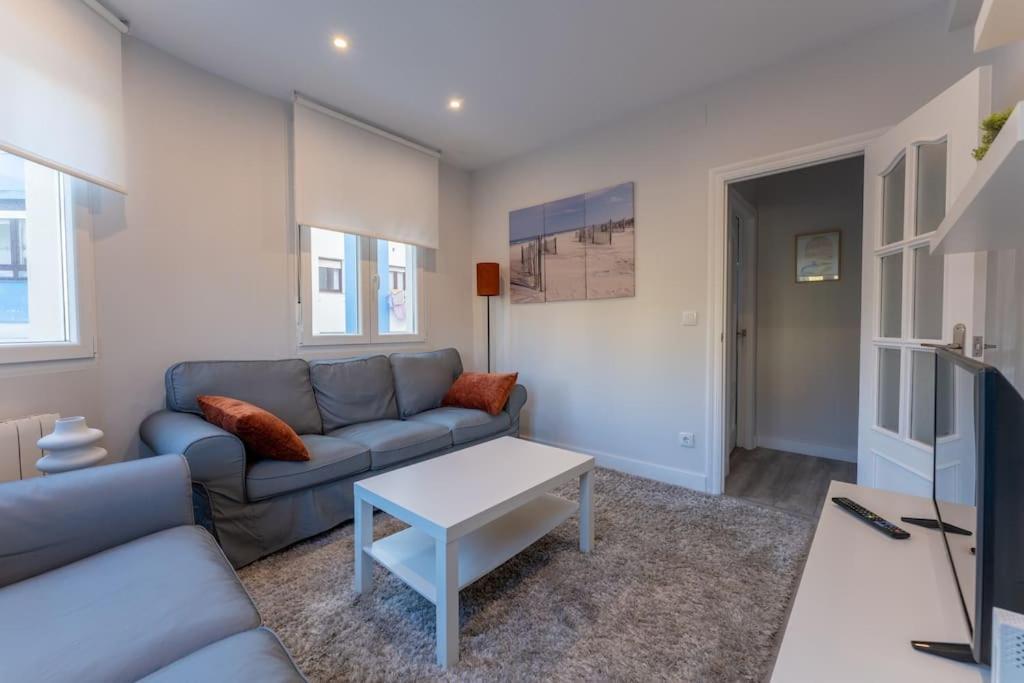 Valdecilla Center Apartment ซานตานเดร์ ภายนอก รูปภาพ