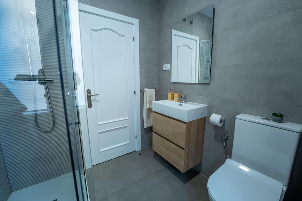 Valdecilla Center Apartment ซานตานเดร์ ภายนอก รูปภาพ
