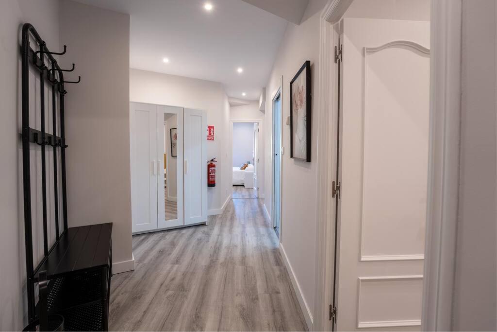 Valdecilla Center Apartment ซานตานเดร์ ภายนอก รูปภาพ